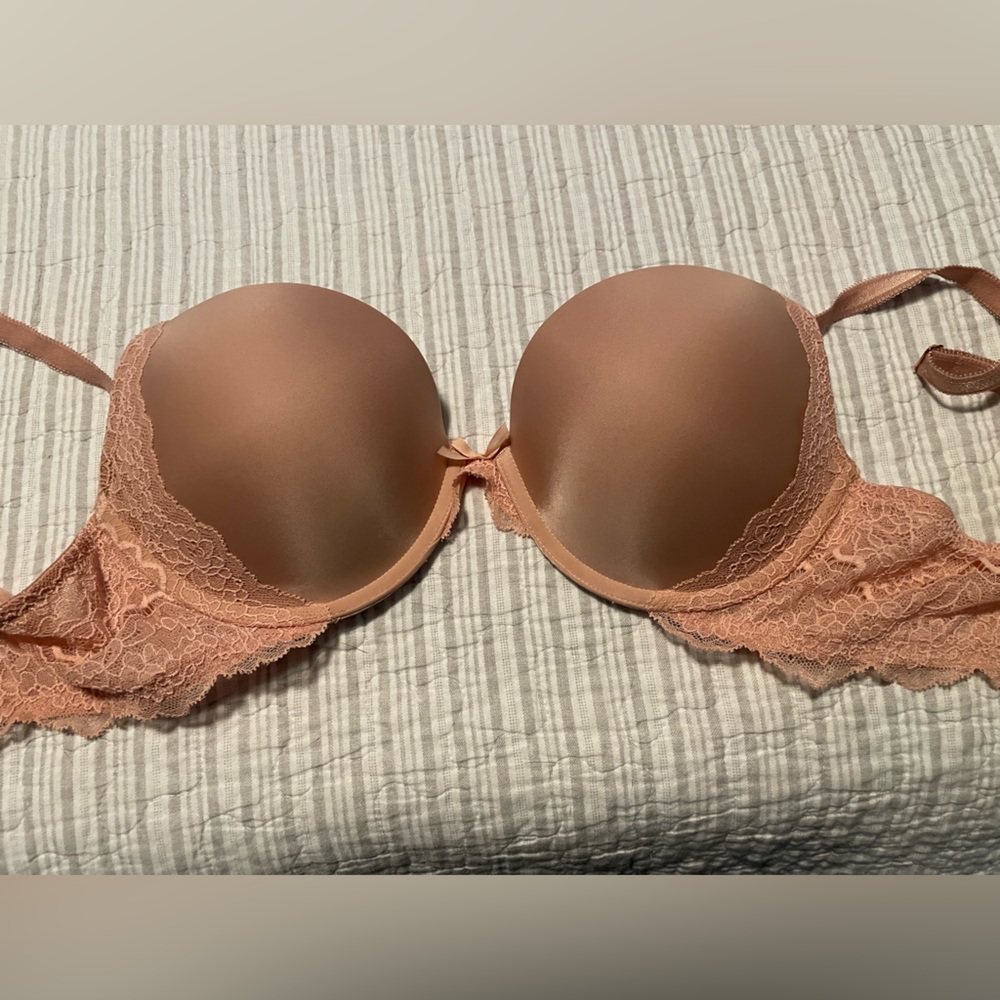 Almost New Victoria’s Secret Dream Angels 36C Nude Push-up Bra!